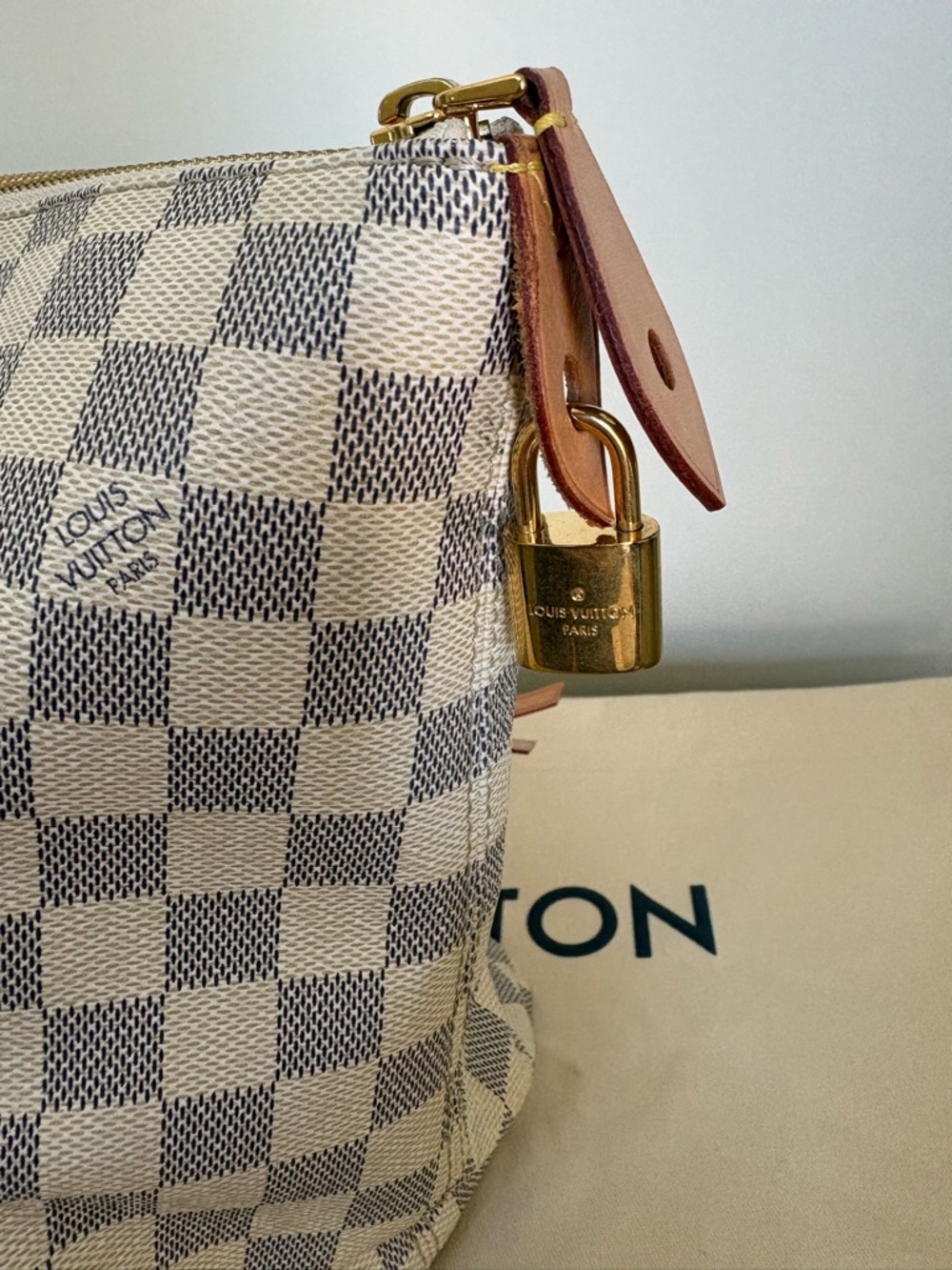 Louis Vuitton Damier Azur Totally MM Tote – Authentic w/ Receipt, Lock & Keys - Picture 7 of 13